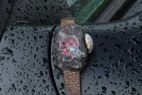 این ساعت یک میلیون دلاری از شهاب سنگ تولید شده است