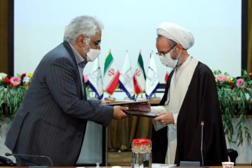 تفاهمنامه همکاری بین دانشگاه آزاد و مؤسسه آموزشی و پژوهشی امام خمینی