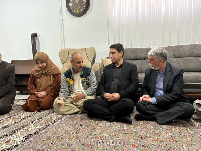 دیدار وزیر ارشاد با خانوادە نوزادی که در جنگ 12 روزه شهید شد