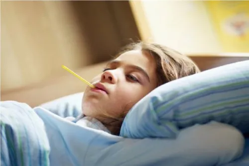 دوش آب سرد، کودک تب دار را وارد شوک می کند