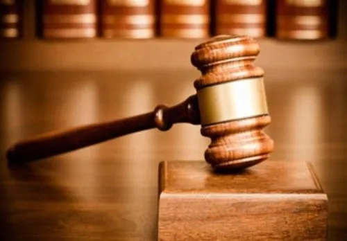 عدالت نه در سکوت اتاق دادرسی که در میدان شکل می گیرد